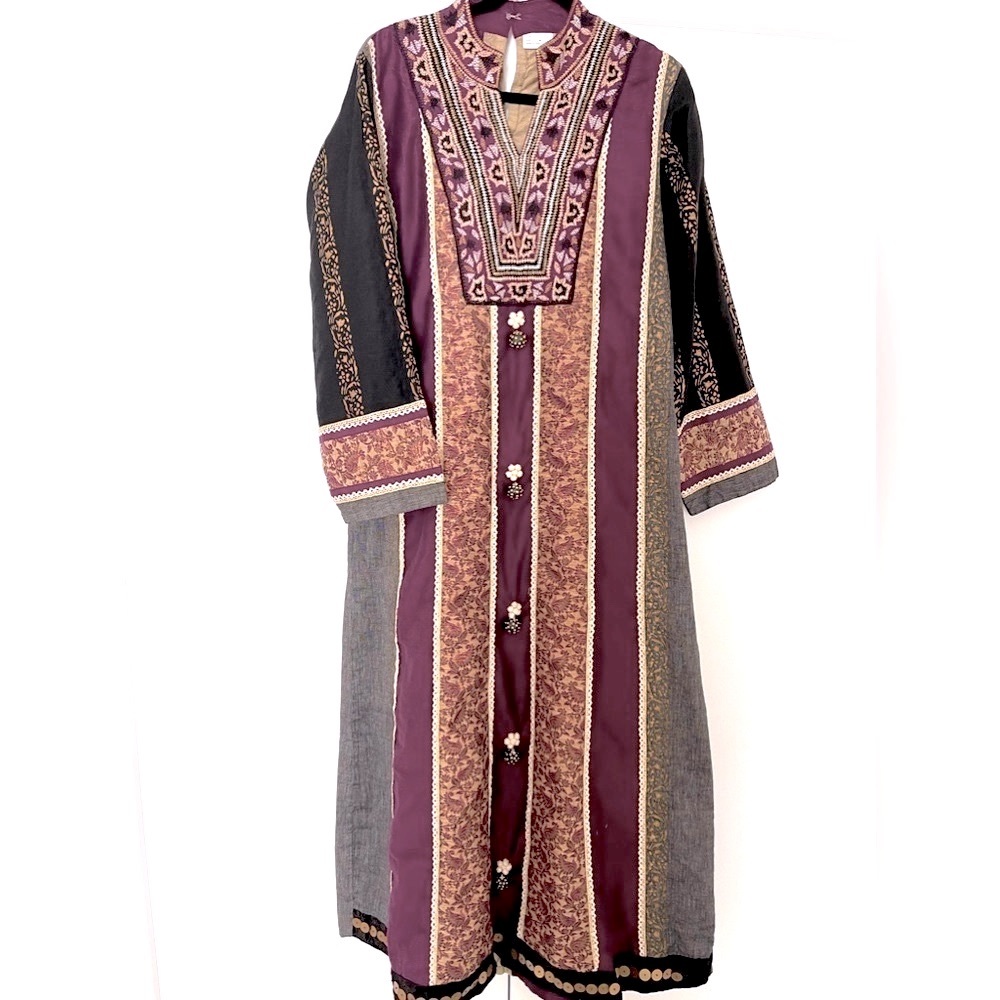 Thobe Abaya Kaftan Dress with hand embroidered Tatreez size M runs big